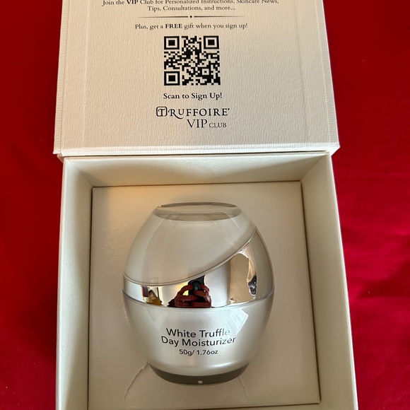 Truffoire white truffle day moisturizer